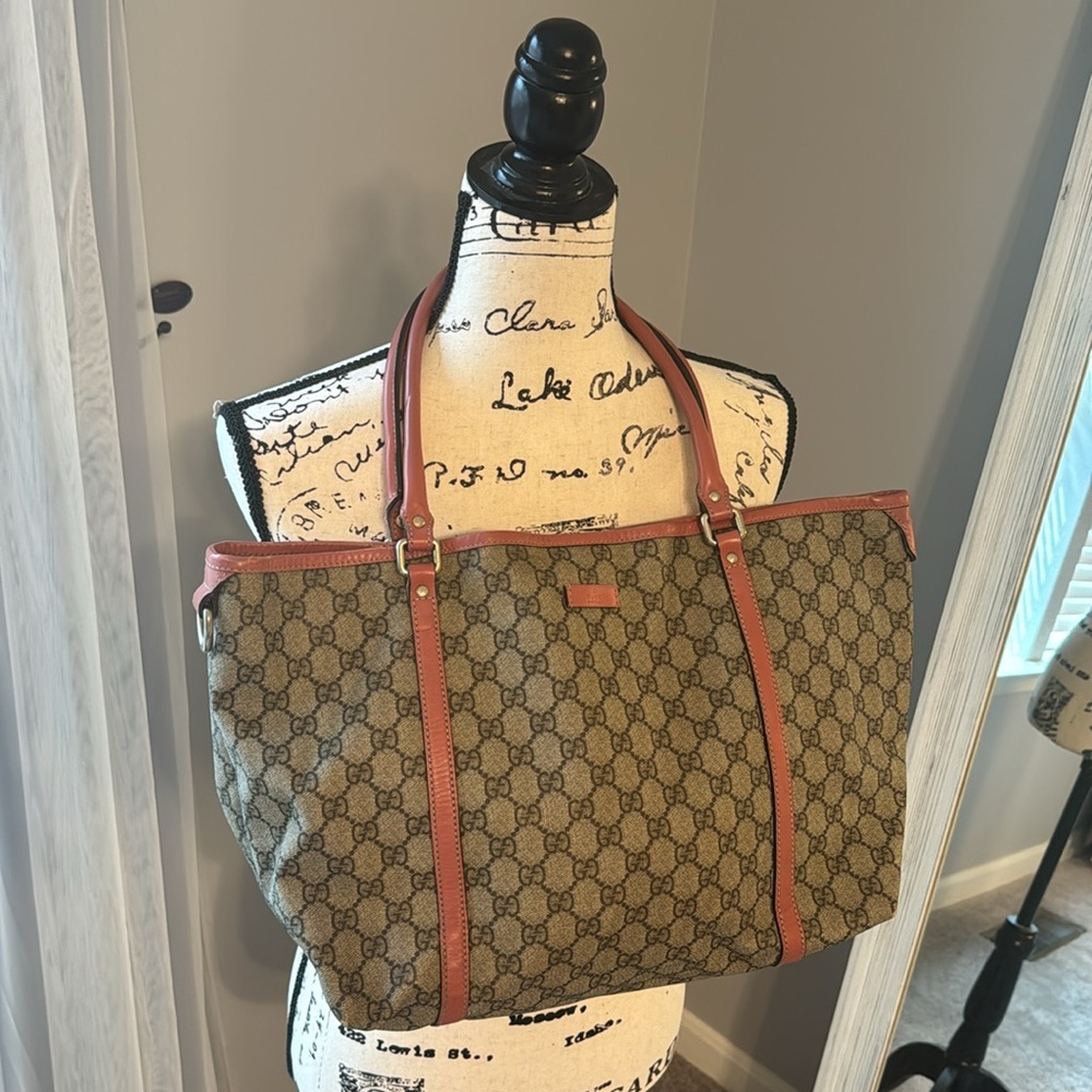 Authentic GUCCI “Joy” medium tote with pink accents💖 - Picture 2 of 7